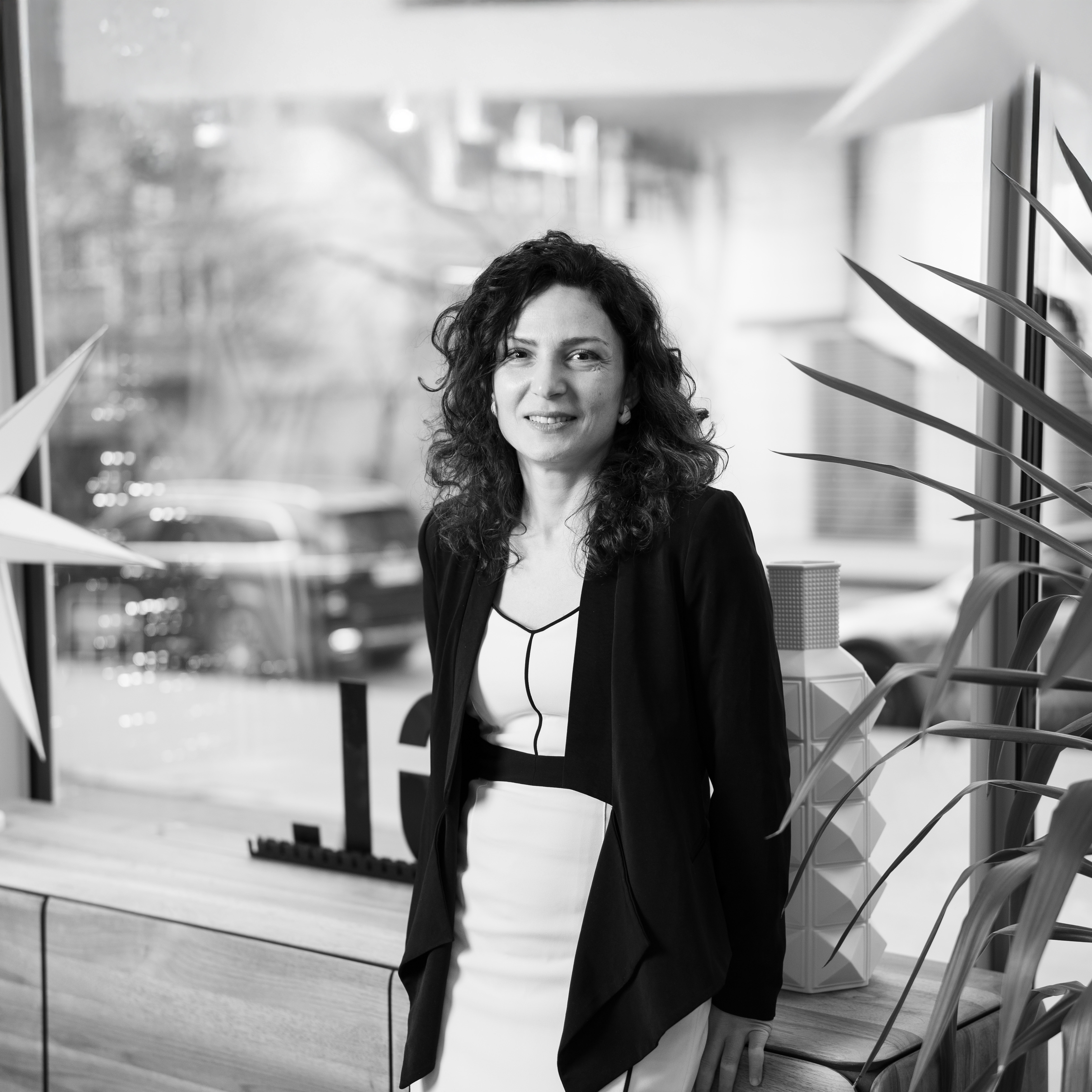 Нела Къневска